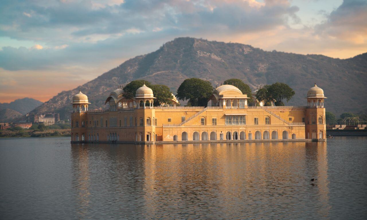 India_Jaipur_Palazzo_acqua_Sulla_scia_dei_Moghul_e_la_tigre