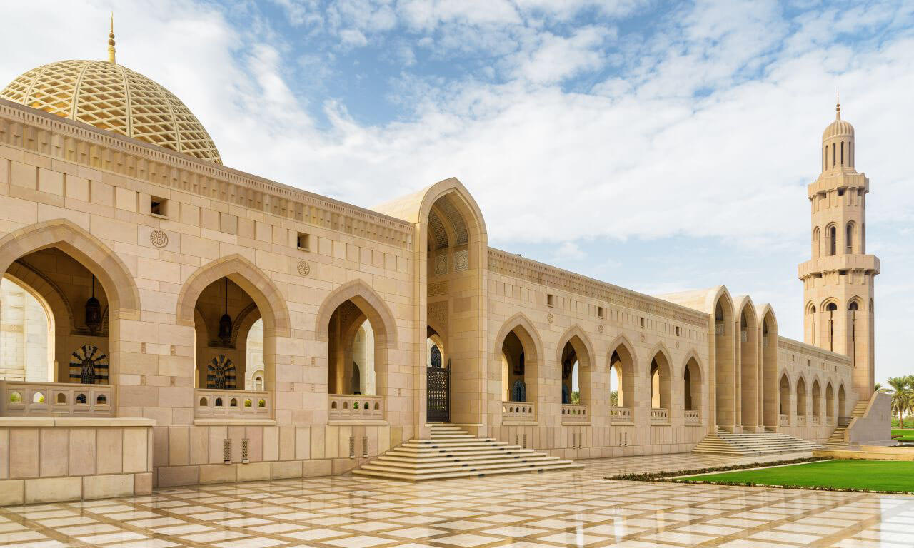 Oman_Muscat_Grande_moschea_Qaboos_Fantasia_della_natura