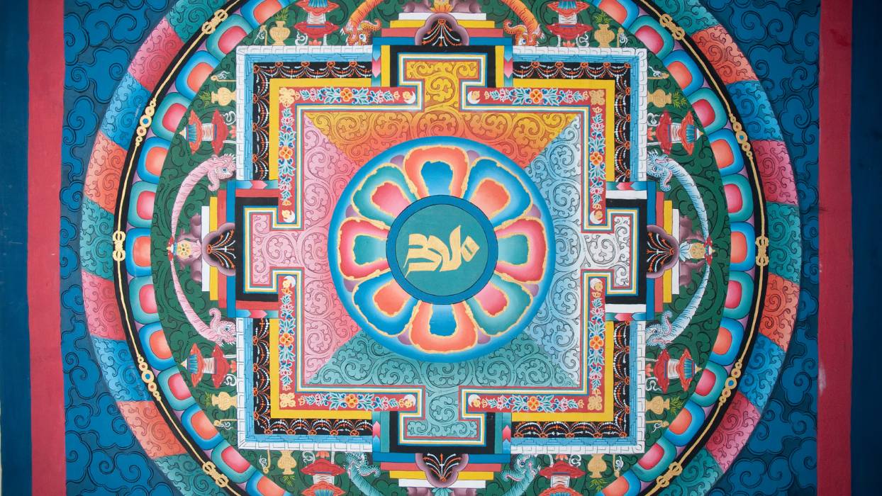 Bhutan_Dettaglio_Bandiere_al_vento_e_orizzonti_del_Bhutan_Carosello