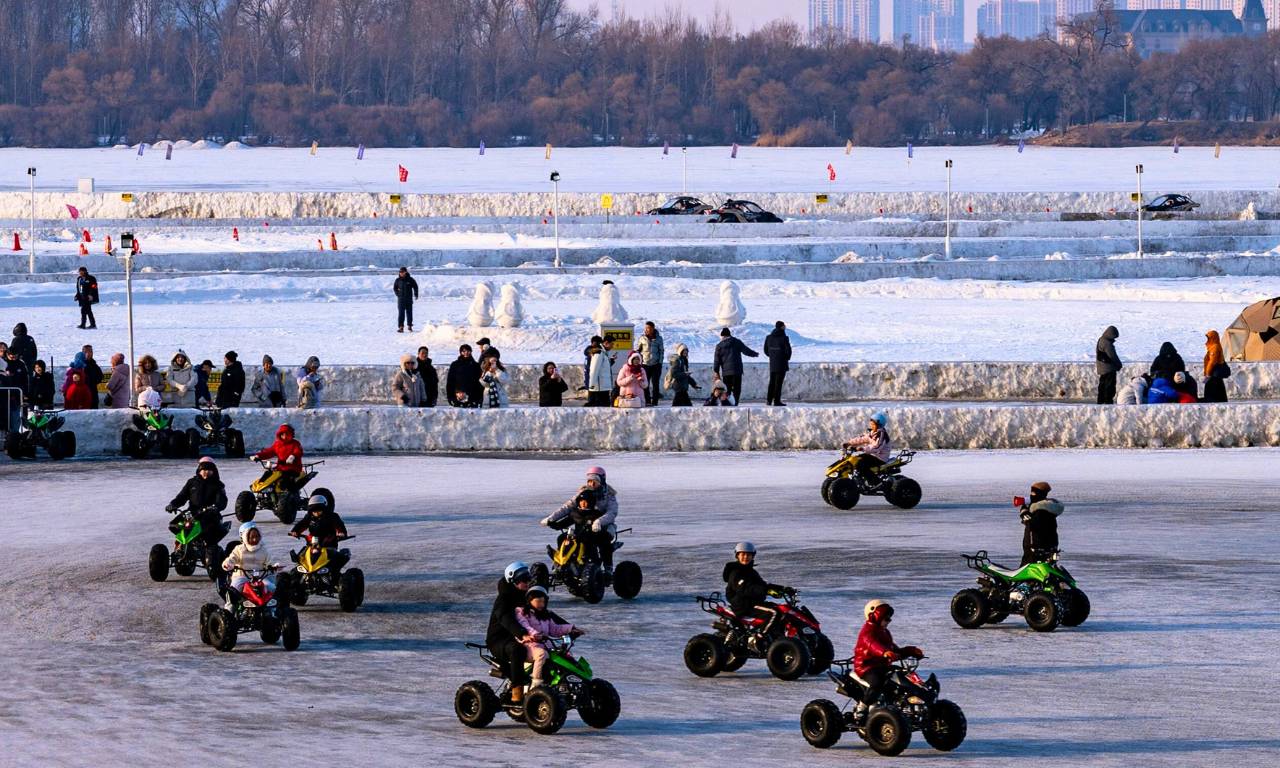 Cina_Scintille di ghiaccio_Harbin_Parco_carosello