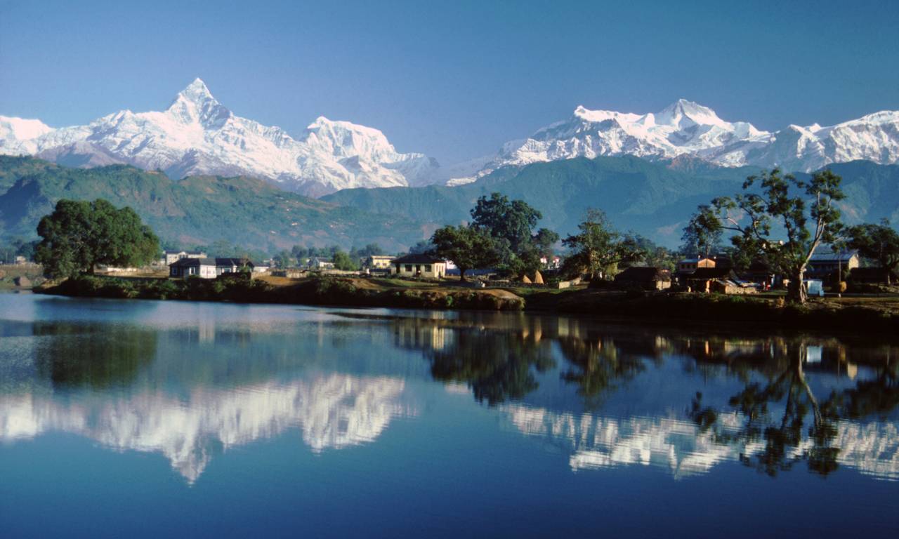 Nepal_Il_respiro_dell_Himalaya_Pokhara_Lago_carosello
