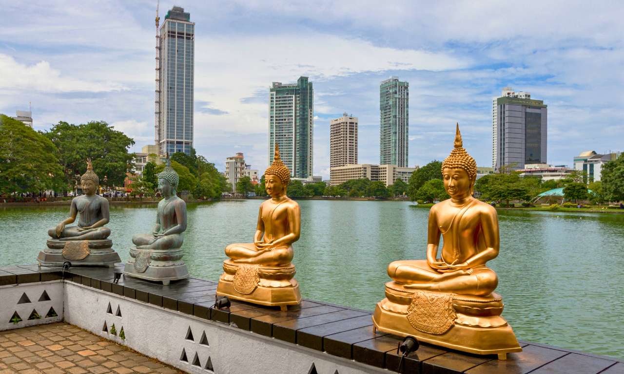 Sri Lanka_Strade_nel_verde_Colombo_Contrasti_carosello