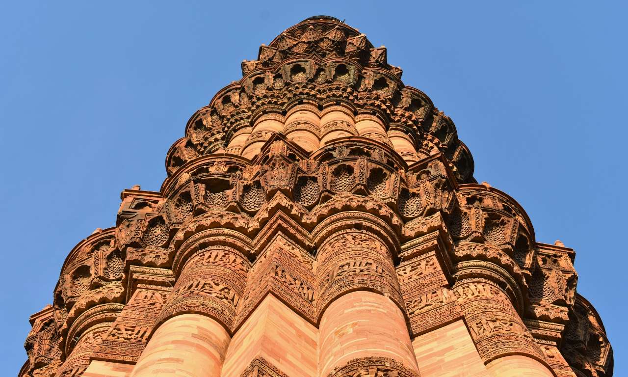 India_Bhutan_Sotto_lo_stesso_cielo_Delhi_Qutub_Minar_carosello