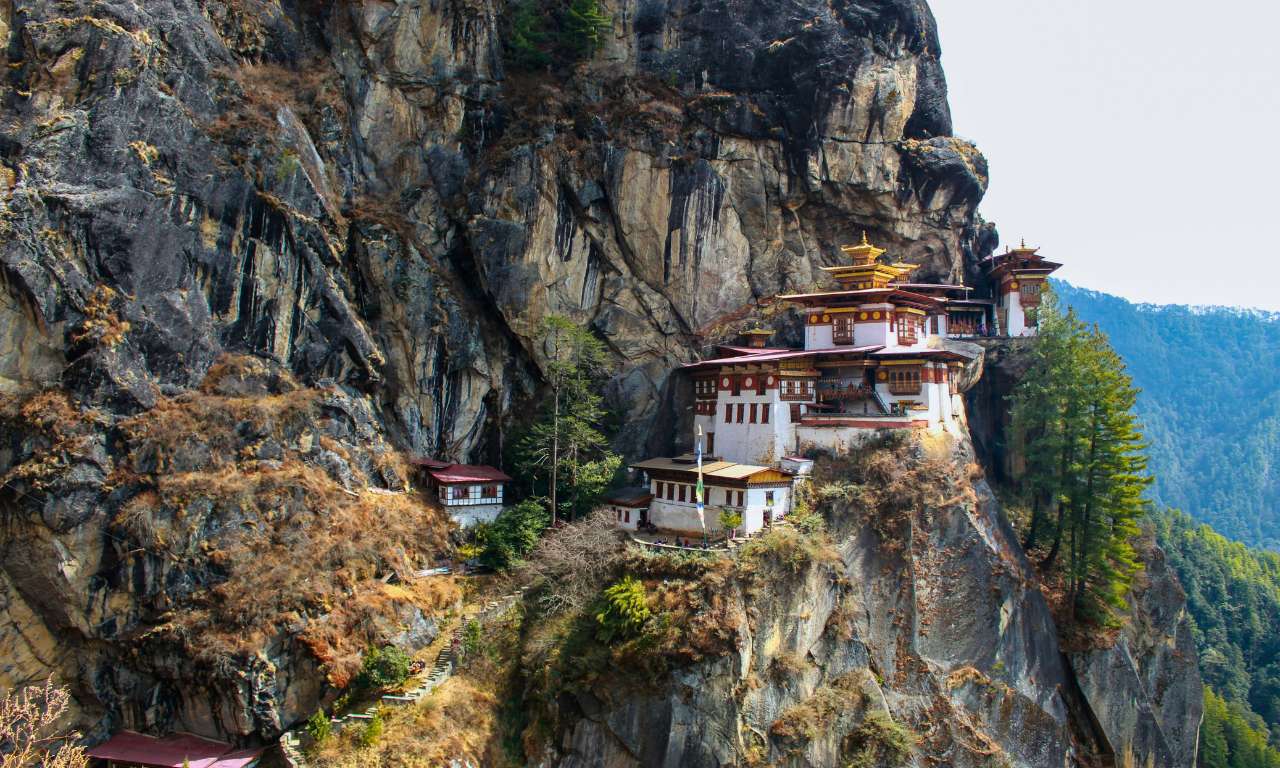 India_Bhutan_Sotto_lo_stesso_cielo_Paro_Tempio_carosello
