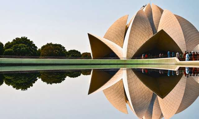India_Il_profumo_dei_colori_Holi_Festival_2027_Delhi_Lotus_Temple_carosello