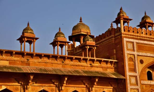 India_Il_profumo_dei_colori_Holi_Festival_2027_Fatehpur_Sikri_Guglie_carosello